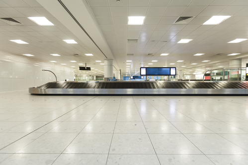 Светодиодное освещение зоны выдачи багажа аэропорта